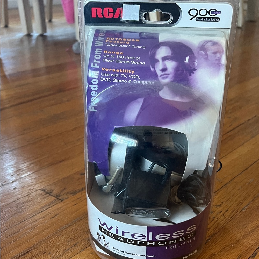 RCA wireless foldable headphones